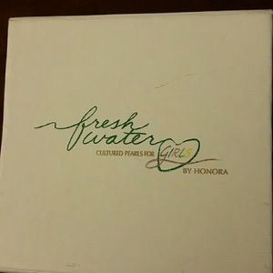 Young Girls Freshwater Cultured Pearls. Never worn